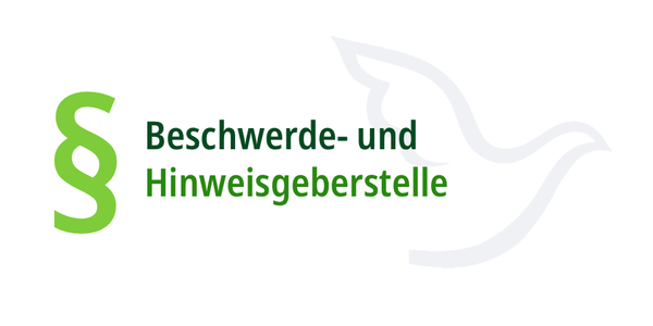Paragraphenzeichen mit Text Beschwerde- und Hinweisgeberstelle